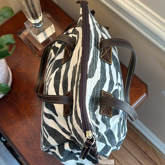 🎄♥️ Dooney & Bourke Canvas Zebra Victoria Bag, Pink Lining ♥️🎄 - Picture 10 of 16